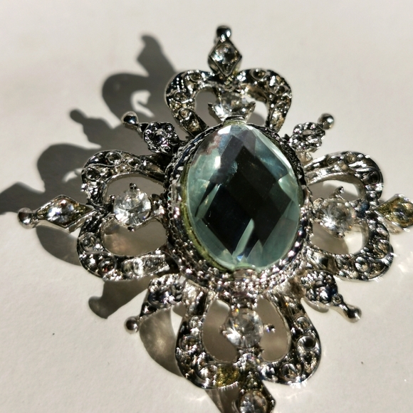 Jewelry - Diamonte Brooch